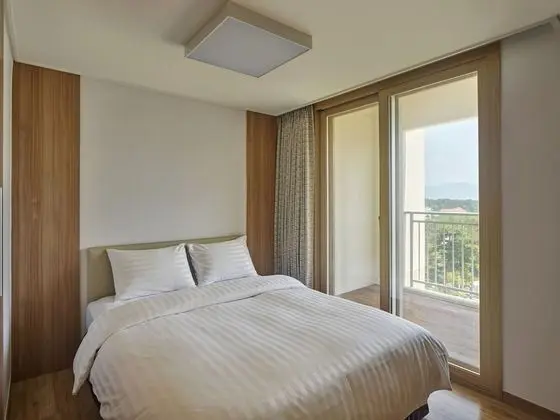 [Healing PKG] WEST Tower Suite A - Sauna for 2 + 20% off Breakfast & 50% off Sauna (Max 4people)