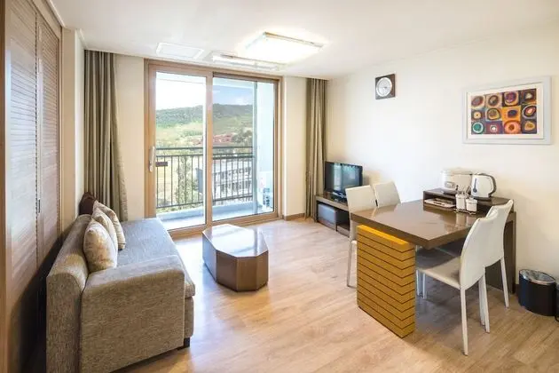 [Healing PKG] WEST Tower Suite A - Sauna for 2 + 20% off Breakfast & 50% off Sauna (Max 4people)