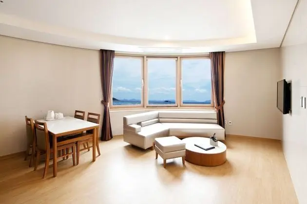 Suite, Kitchenette - Ondol or Bed (Randomly Assigned)