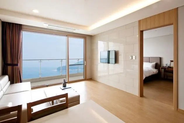 Suite, Kitchenette - Ondol or Bed (Randomly Assigned)