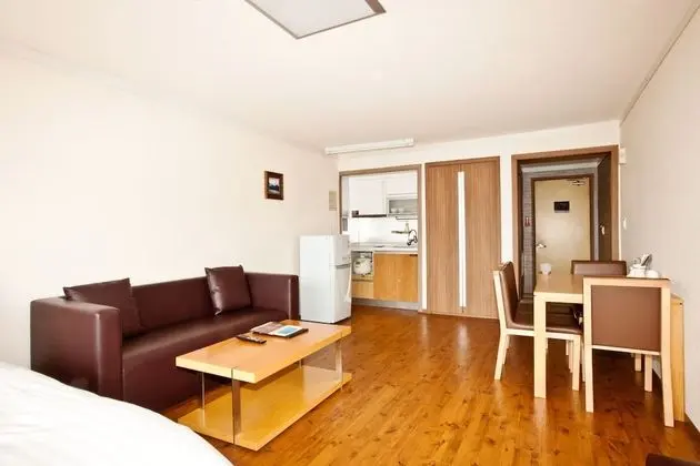 Family (Kitchen/Garden View/Bed)