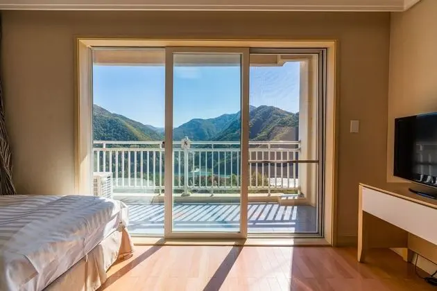 [Bakery PKG] Family(cooking/lake view/double)-2 Garlic Breads & 2 Americano + 10,000won tour voucher