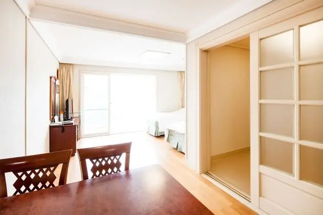 Family (No Kitchen/Lake View/Twin)