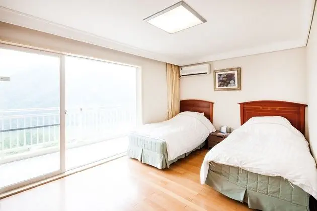 Family (No Kitchen/Lake View/Twin)