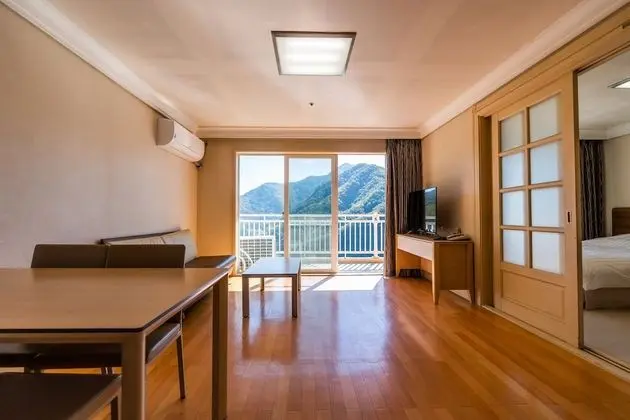 Suite (No Kitchen/Lake View/Double)