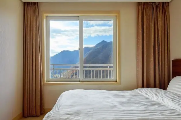 Suite (No Kitchen/Lake View/Double)