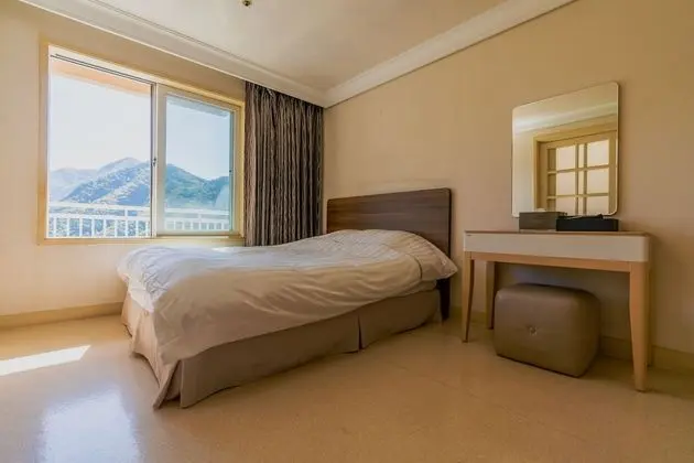 Suite (No Kitchen/Lake View/Double)