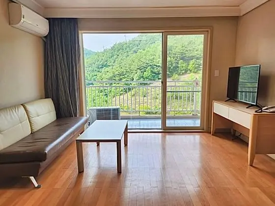 Suite (No Kitchen/Standard/Double)