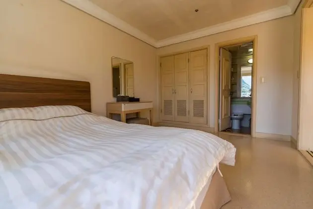 Suite (No Kitchen/Standard/Double)