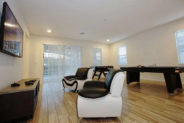 Ev (3941 Sonoma)