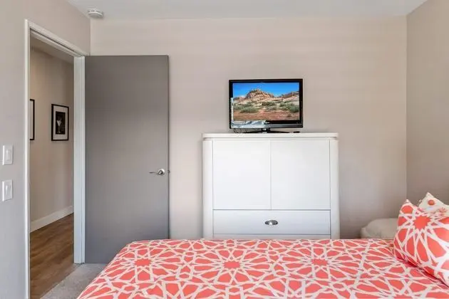 Ev, Birden Çok Yatak, Havuz Kullanımı, Havuz Manzaralı