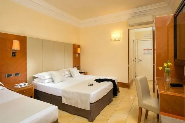 Tek Büyük veya İki Ayrı Yataklı Oda