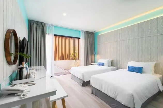 Superior Twin Room with Pool Access