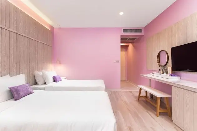 Superior Twin Room with Pool Access