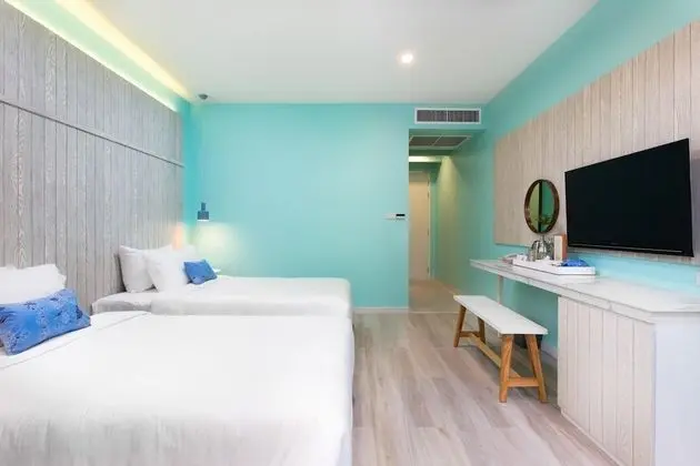 Superior Twin Room with Pool Access