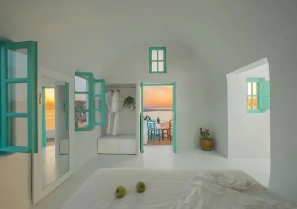 Suite with Panoramic Caldera View