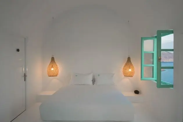 Suite with Panoramic Caldera View