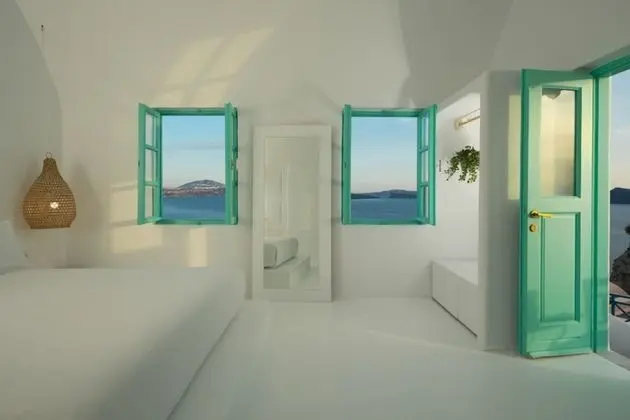 Suite with Panoramic Caldera View