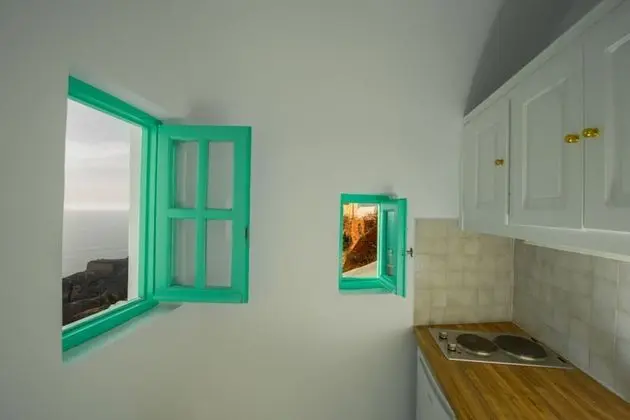 Suite with Panoramic Caldera View