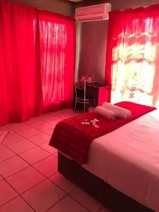 Tek Büyük Yataklı Oda, Sigara İçilmez, Ortak Banyo