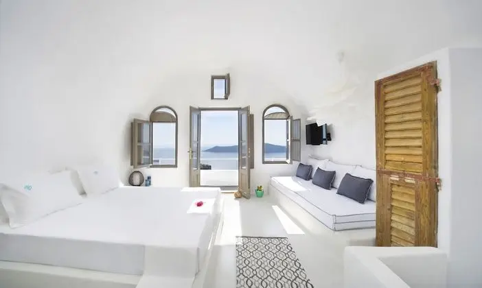 Aurora | Superior Cave Suite with Outdoor Plunge Pool & Caldera View