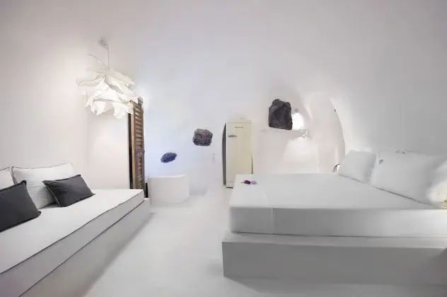 Aurora | Superior Cave Suite with Outdoor Plunge Pool & Caldera View