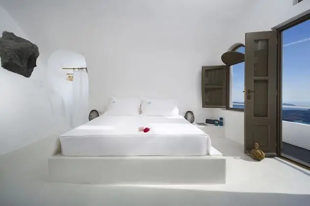 Aurora | Superior Cave Suite with Outdoor Plunge Pool & Caldera View