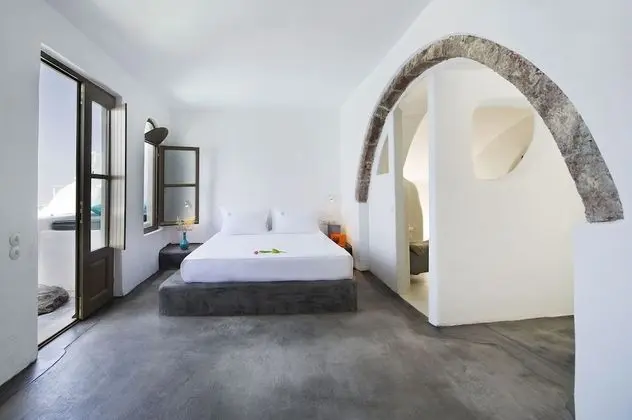 Aurora | Superior Cave Suite with Outdoor Plunge Pool & Caldera View
