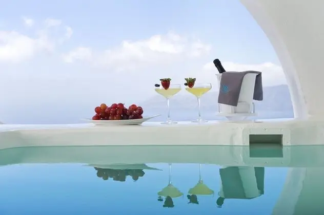 Aurora | Superior Cave Suite with Outdoor Plunge Pool & Caldera View