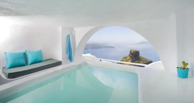 Aurora | Superior Cave Suite with Outdoor Plunge Pool & Caldera View
