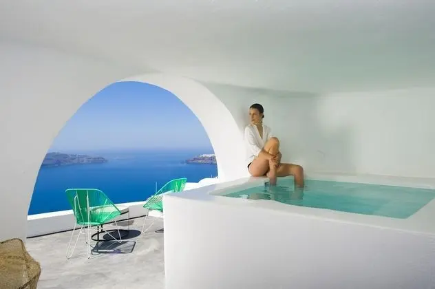 Aurora | Superior Cave Suite with Outdoor Plunge Pool & Caldera View