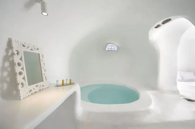 Character | Superior Cave Room with Indoor Plunge Pool