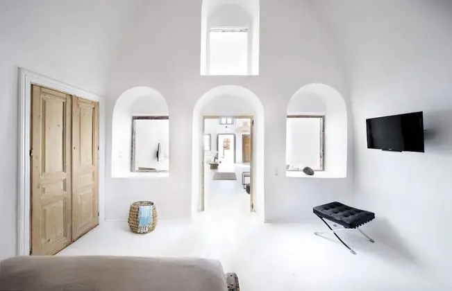 Enigma | Superior Cave Suite with Outdoor Plunge Pool & Caldera View