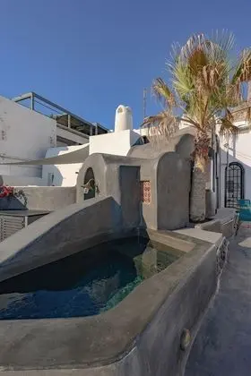 Helidonia | Superior Suite with Outdoor Plunge Pool & Caldera View ~ 4 pax
