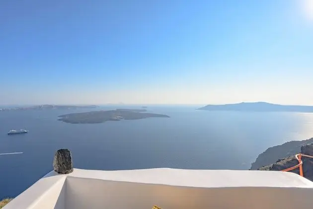 Helidonia | Superior Suite with Outdoor Plunge Pool & Caldera View ~ 4 pax
