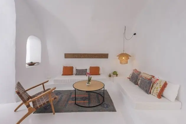 Helidonia | Superior Suite with Outdoor Plunge Pool & Caldera View ~ 4 pax