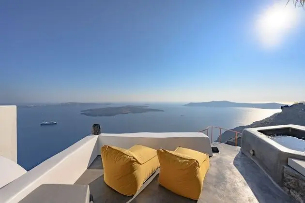 Helidonia | Superior Suite with Outdoor Plunge Pool & Caldera View ~ 4 pax