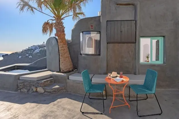 Helidonia | Superior Suite with Outdoor Plunge Pool & Caldera View ~ 4 pax