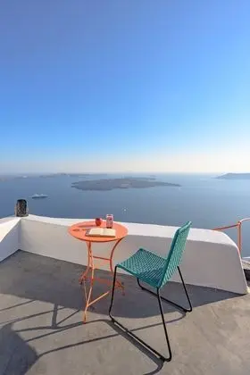 Helidonia | Superior Suite with Outdoor Plunge Pool & Caldera View ~ 4 pax