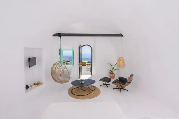 Helidonia | Superior Suite with Outdoor Plunge Pool & Caldera View ~ 4 pax