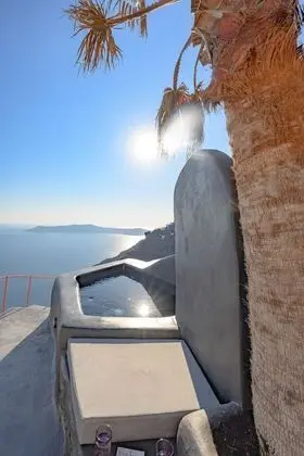 Helidonia | Superior Suite with Outdoor Plunge Pool & Caldera View ~ 4 pax