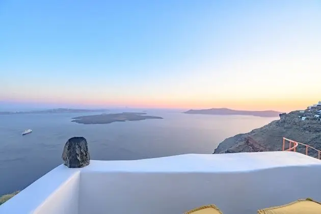 Helidonia | Superior Suite with Outdoor Plunge Pool & Caldera View ~ 4 pax