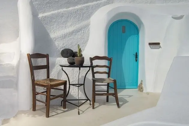Cave Room with Outdoor Plunge Pool & Caldera View