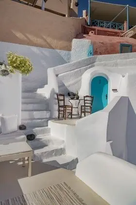 Cave Room with Outdoor Plunge Pool & Caldera View