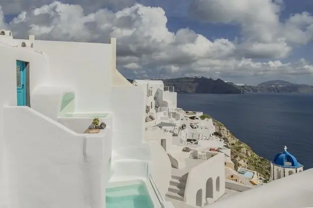 Cave Room with Outdoor Plunge Pool & Caldera View