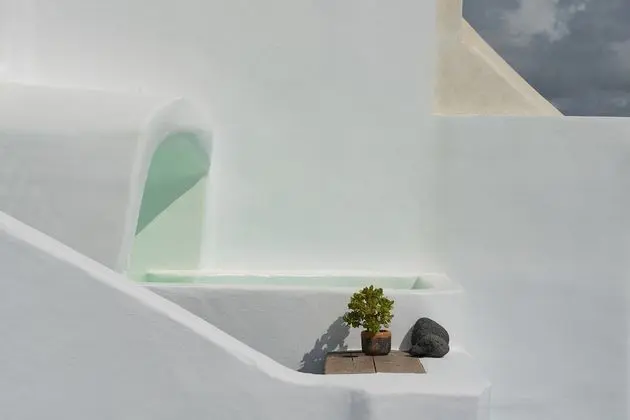Cave Room with Outdoor Plunge Pool & Caldera View