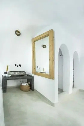 Cave Room with Outdoor Plunge Pool & Caldera View