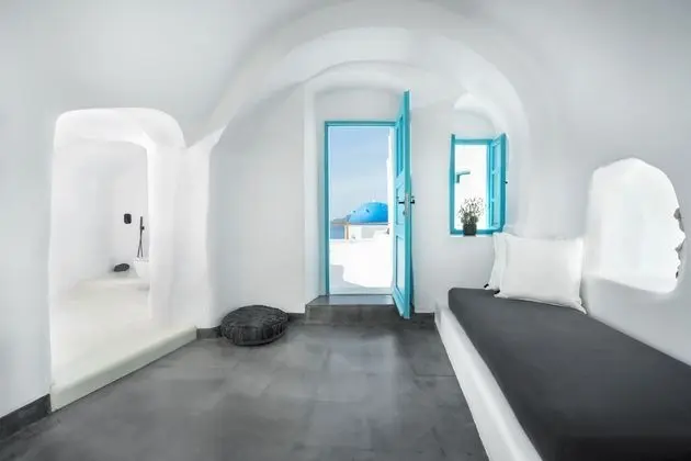 Superior Cave Suite with Semicovered Plunge Pool & Caldera View