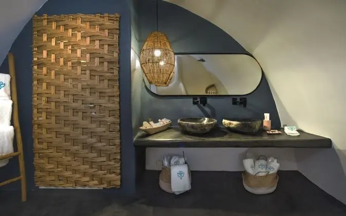 Superior Cave Suite with Semicovered Plunge Pool & Caldera View