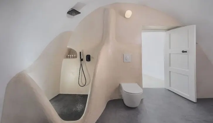 Superior Cave Suite with Semicovered Plunge Pool & Caldera View